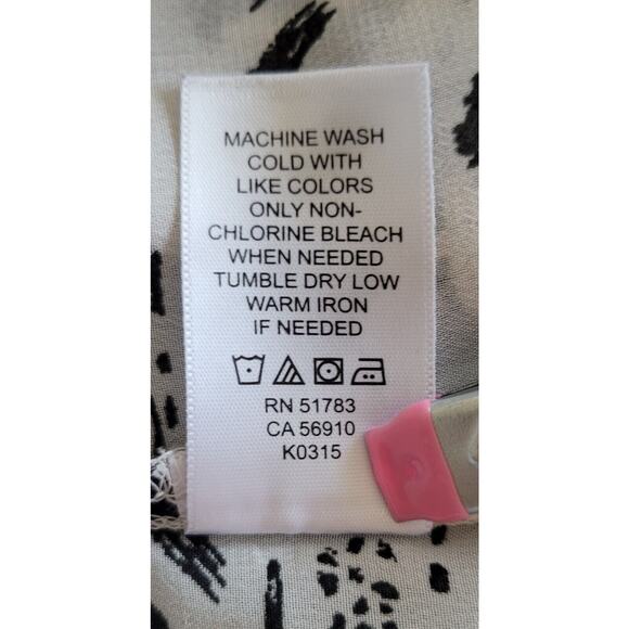 MAURICES Womens V-neck 3/4 sleeve Front pocket Graphic print Sheer Blouse-Sz 2X - Picture 7 of 7